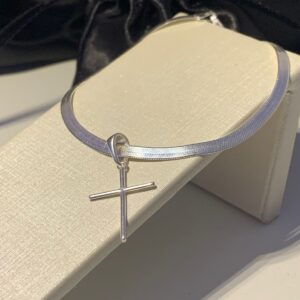 Pulseira Laminada com Pingente Cruz - Proteção