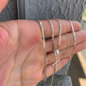 Corrente grumet 2mm 70cm com pingente cruz minimalista