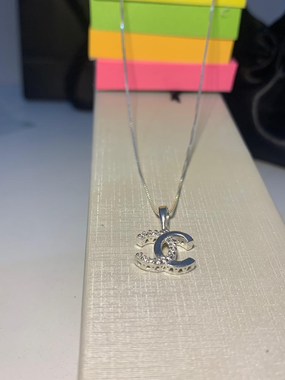 COLAR COM PINGENTE CHANNEL EM PRATA 925